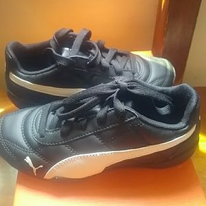Pumas youth size 13 new .no box